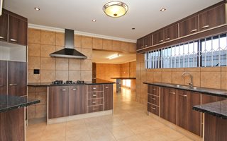 4 Bedroom House in Zeekoevlei
