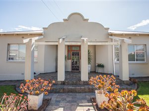 3 Bed House in Newton Park