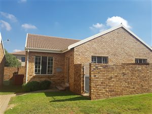 2 Bed Townhouse in Pierre van Ryneveld