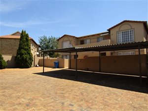 2 Bed Apartment in Heuwelsig Estate