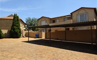 2 Bedroom Apartment in Heuwelsig Estate