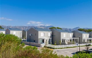 2 Bedroom Townhouse in Somerset Lakes