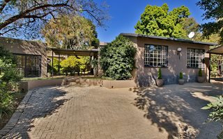 3 Bedroom House in Northwold Gardens