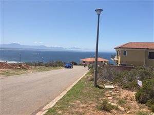525 m² Land available in Mossel Bay