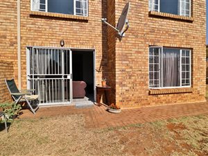 2 Bed Townhouse in Heuwelsig Estate