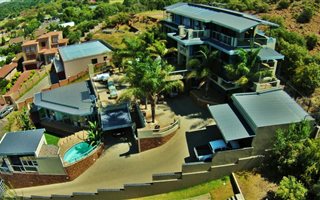 8 Bedroom House in Dan Pienaar