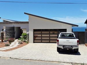 3 Bed House in Klein Brak River