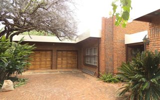5 Bedroom House in Chroom Park