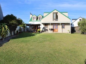 3 Bed House in Grotto Bay