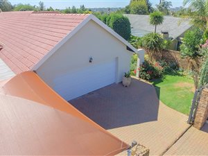 4 Bed House in Van Riebeeck Park