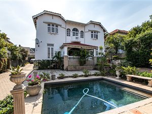 9 Bed House in Essenwood