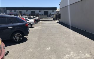 1175 m² Industrial space in Airport Industria