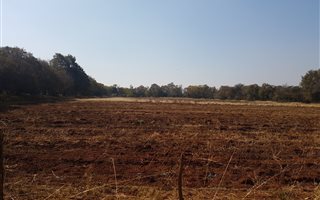 10.5 ha Farm in Hekpoort