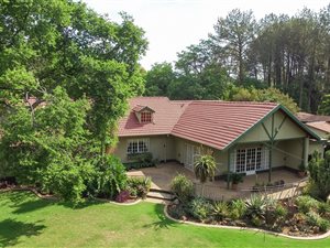 4 Bedroom House in Lynnwood Glen