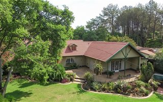 4 Bedroom House in Lynnwood Glen