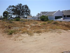 690 m² Land available in Golden Mile