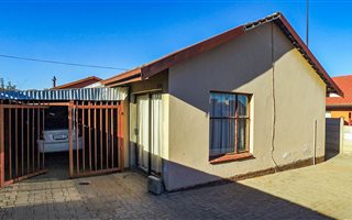 3 Bedroom House in Blomanda