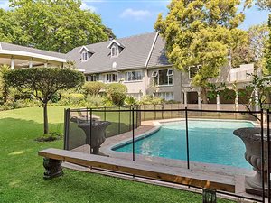4 Bed House in Glenadrienne