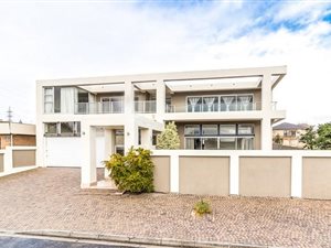 6 Bed House in Rouxville