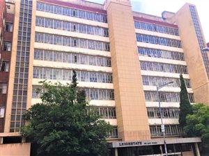 1 Bed Apartment in Joubert Park