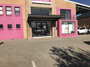 701 m² Industrial space in Willow Park Manor