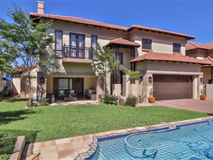 4 Bed House in Douglasdale