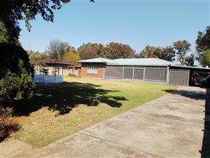 3 Bed House in Daggafontein