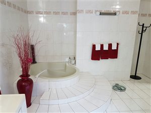 5 Bed House in Presidents Dam