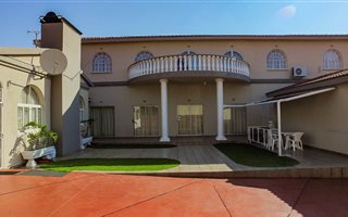 5 Bedroom House in Meredale