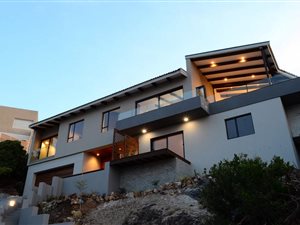 3 Bedroom House in Gordons Bay Central