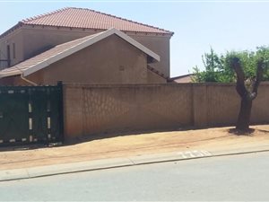 8 Bed House in Cosmo City