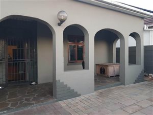 4 Bed House in Goodwood
