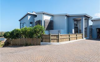 4 Bedroom House in Simbithi Estate