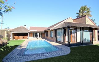 4 Bedroom House in Zeekoevlei