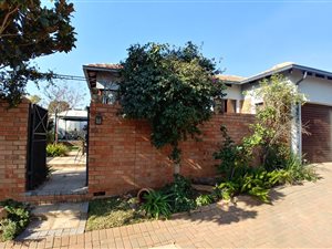 2 Bed Townhouse in Centurion Golf Estate