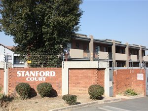 2 Bed Apartment in Bloubosrand