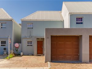 3 Bed Duplex in Gordons Bay Central