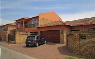 3 Bedroom Simplex in Jansen Park