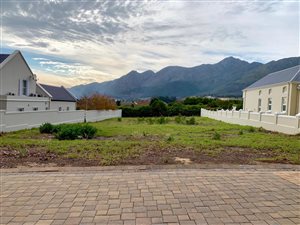 1560 m² Land available in Franschhoek