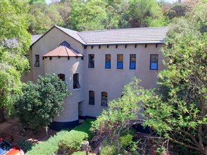 5 Bed House in Val de Grace