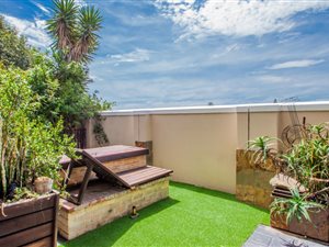2 Bed Apartment in Lakeside