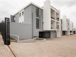 3 Bed Apartment in Island View