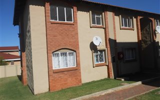 3 Bedroom Flat in Rensburg