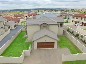 4 Bed House in Thatch Hill Estate