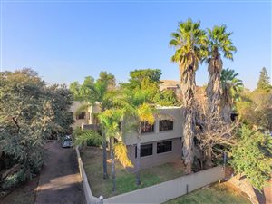 4 Bed House in Zwartkop