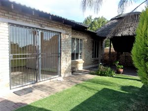 3 Bed Cluster in Heuwelsig Estate