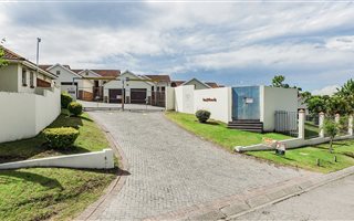 2 Bedroom Townhouse in Beacon Bay