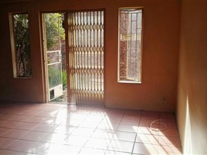 2 Bed Townhouse in Zwartkop
