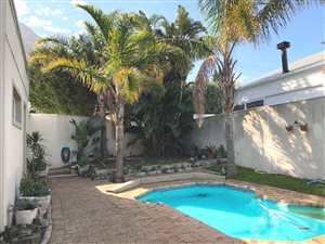 4 Bed House in Voelklip