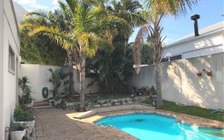 4 Bedroom House in Voelklip